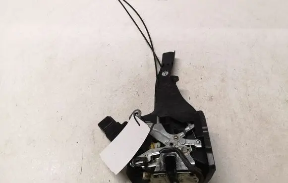 Toyota Avensis Verso Rear door lock RH370R
