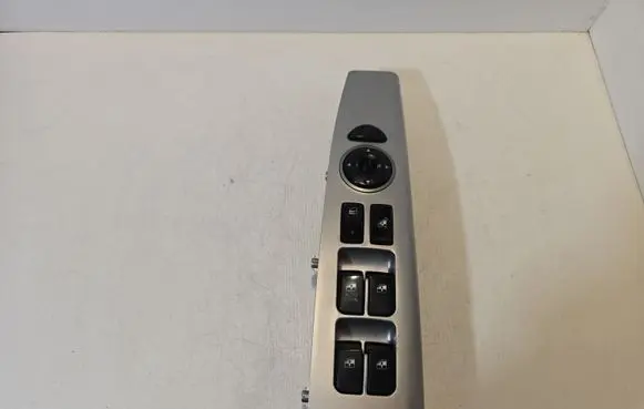 Hyundai Santa Fe Electric window control switch 935702B700S4