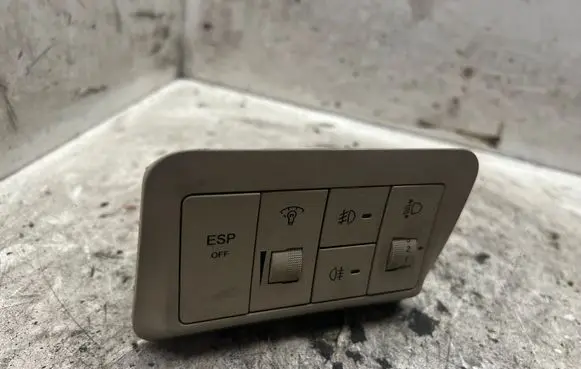 Hyundai Santa Fe Headlight level height control switch 201003860