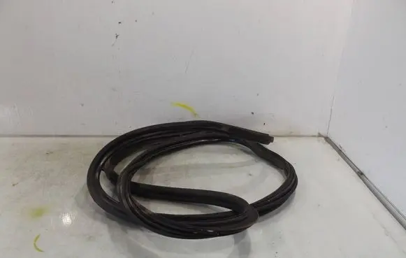 Toyota Yaris Rubber seal tailgate window/glass 