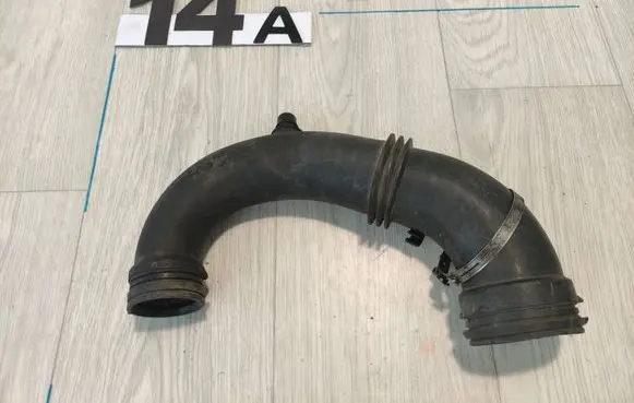Opel Vivaro Intercooler hose/pipe 8200384878
