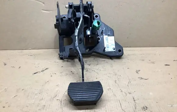 Peugeot 508 Brake pedal 9808827380