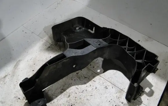 Renault Scenic II - Grand scenic II Front bumper mounting bracket 8200137495