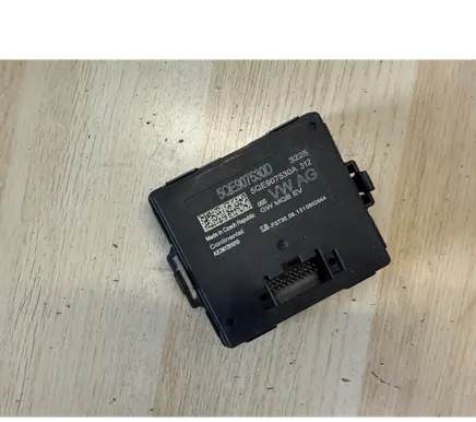 Volkswagen Golf SportWagen Gateway control module 5QE907530D