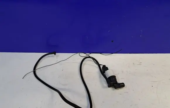 Jaguar XE Windscreen/windshield washer pump BK2117K624BA AV6117K624AA
