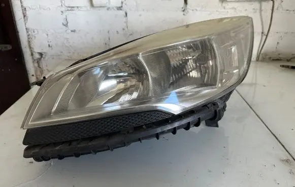 Ford Kuga II Headlight/headlamp CV4413W030BE 14085
