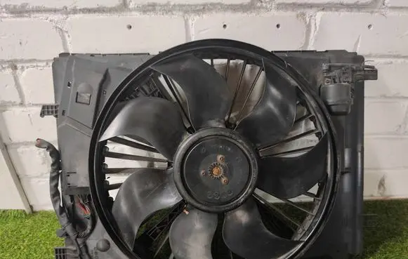 Mercedes-Benz C W204 Electric radiator cooling fan A2045000393 A2045000755