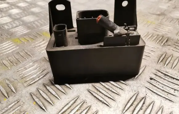 Mercedes-Benz C W203 Glow plug pre-heat relay 0255452832 A0255452832