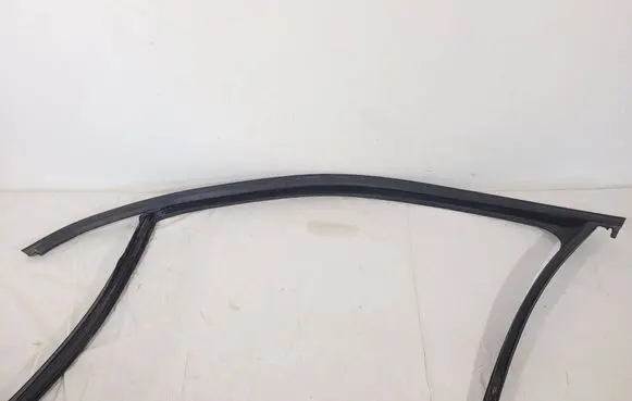 Volkswagen PASSAT B7 Rubber seal front door window/glass 3C4837431G