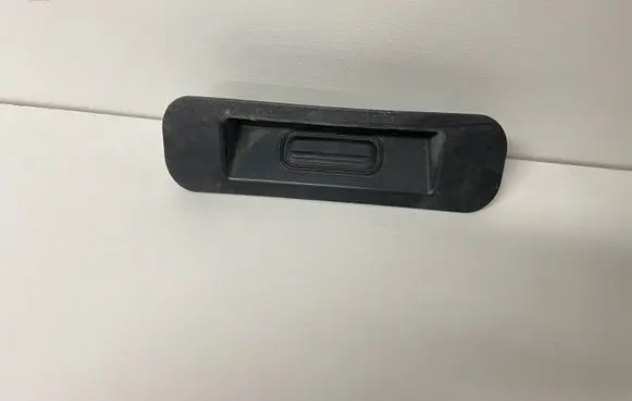 Tailgate opening switch