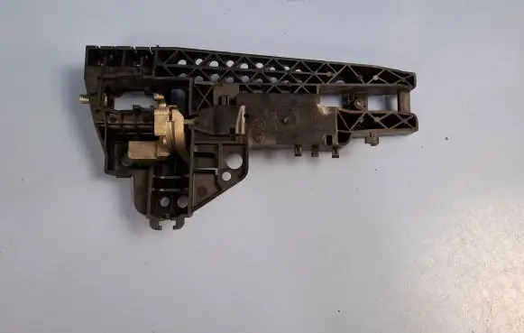 Audi Q5 SQ5 Rear door exterior handle/bracket 8T0837885B