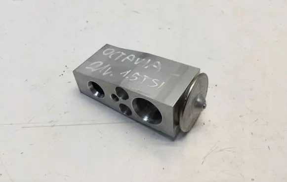 Skoda Octavia Mk4 Air conditioning (A/C) expansion valve 5Q0816679B