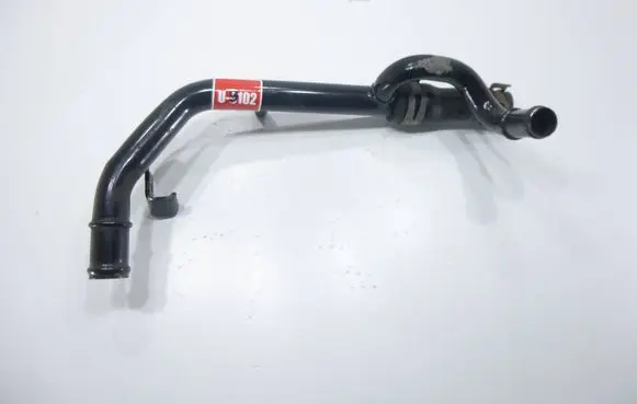 Volkswagen PASSAT B8 Engine coolant pipe/hose