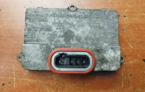 Ford C-MAX I Voltage converter/converter module 