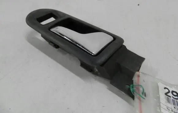 Volkswagen PASSAT B5 Front door interior handle 