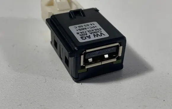 USB socket connector