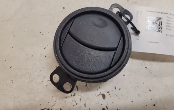 Toyota Yaris Dash center air vent grill 5565052110
