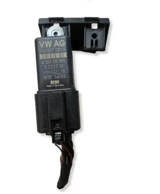 Volkswagen Touran I Glow plug pre-heat relay 03G907282A 0522120505 5232210