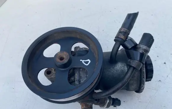 Toyota Avensis T250 Power steering pump U12