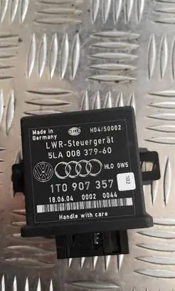 Volkswagen Touran I Light module LCM 1t0907357
