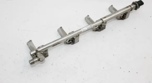 Jaguar XJ X351 Fuel main line pipe DW939G774AE