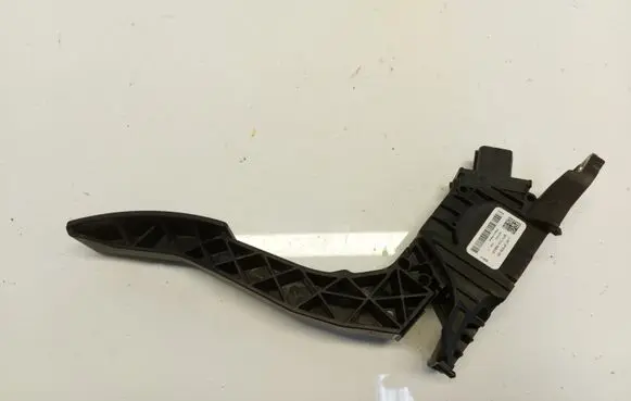 Accelerator throttle pedal