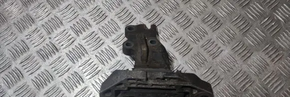 Volvo XC90 Engine mount bracket 30793797
