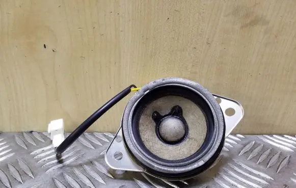 Hyundai i40 Front door high frequency speaker