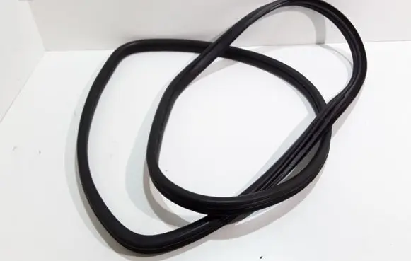 Rear door rubber seal (on body)