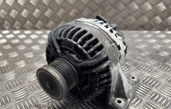 Volvo XC90 Generator/alternator 30667787 0124525060