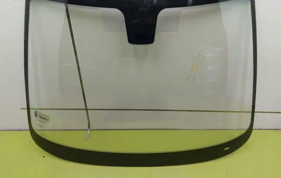 Peugeot 206 Front windscreen/windshield window 