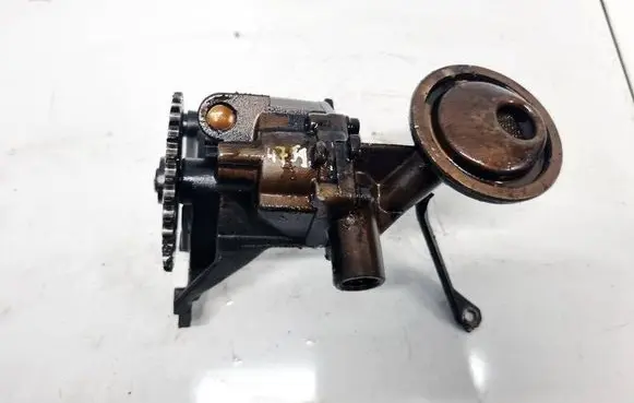 Skoda Octavia Mk1 (1U) Oil pump 032115109B
