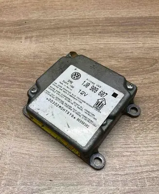 Volkswagen PASSAT B5 Airbag control unit/module 1J0909607 5WK4199