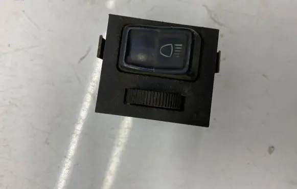 Volkswagen Jetta I Light switch 321941531G