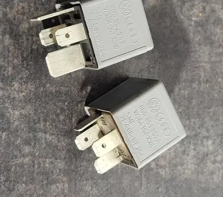 Audi A6 S6 C5 4B Other relay 8D0951253 V23134J52X300