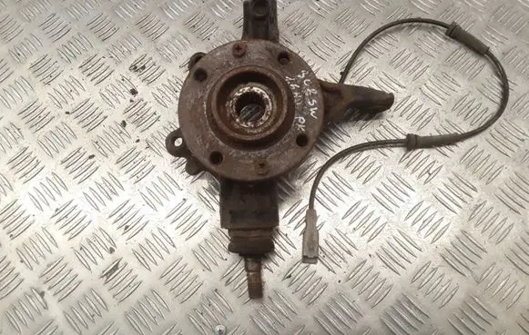 Peugeot 308 Front wheel hub spindle knuckle