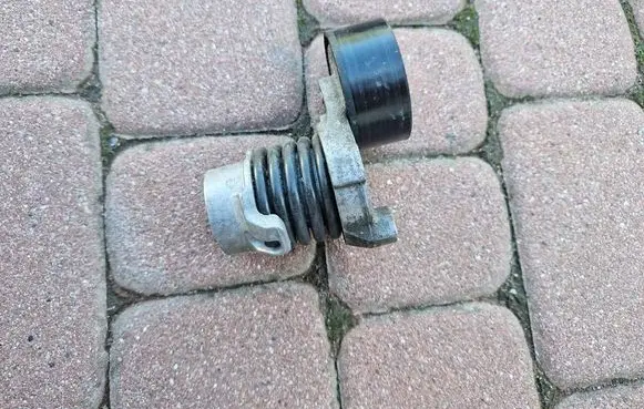 Renault Clio IV Alternator belt tensioner 117506193R