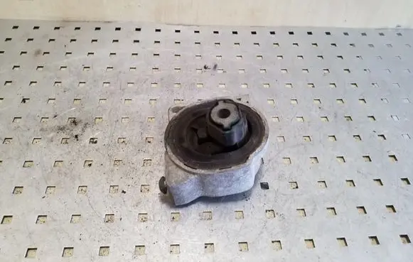 Mercedes-Benz A W169 Engine mount bracket A1692401018