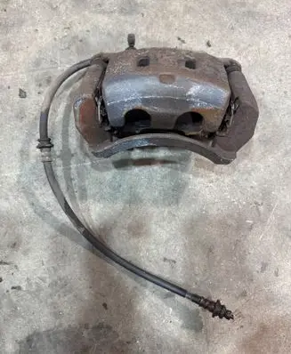 Nissan X-Trail T32 Front brake caliper 