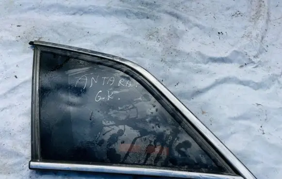 Opel Antara Rear side window