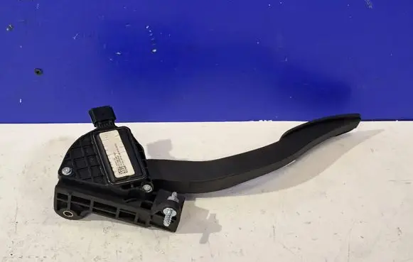 Jaguar XE Accelerator throttle pedal GX739F836AA