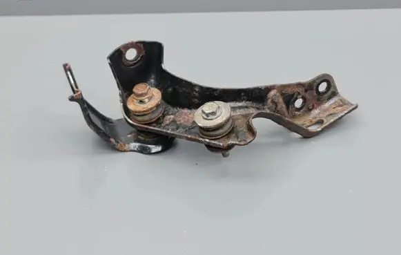 Honda Civic IX Intercooler pipe mounting bracket 