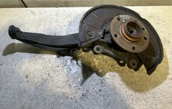 Volkswagen Touareg I Front wheel hub 7L6407257A