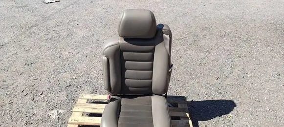 Hummer H2 Front driver seat 2GM967A