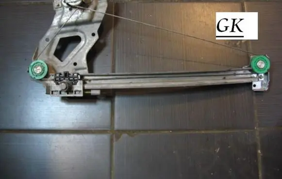 Rear door manual window regulator