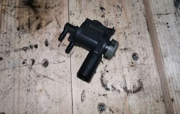 Audi A4 S4 B8 8K Turbo solenoid valve 1K0906283A