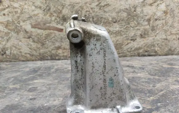 Mercedes-Benz CL C215 Engine mounting bracket A1132233804
