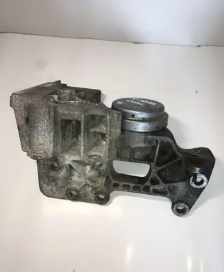 Nissan X-Trail T31 Engine mount bracket 11220JG71A