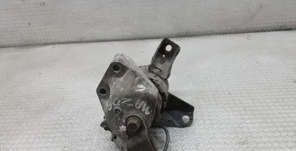 Mazda 6 Engine mount bracket