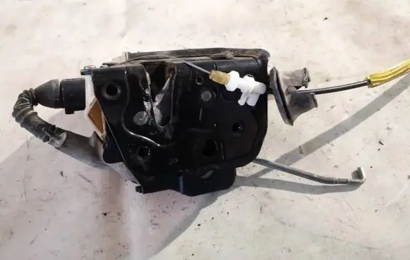 Audi A6 S6 C6 4F Rear door lock 4f0839016